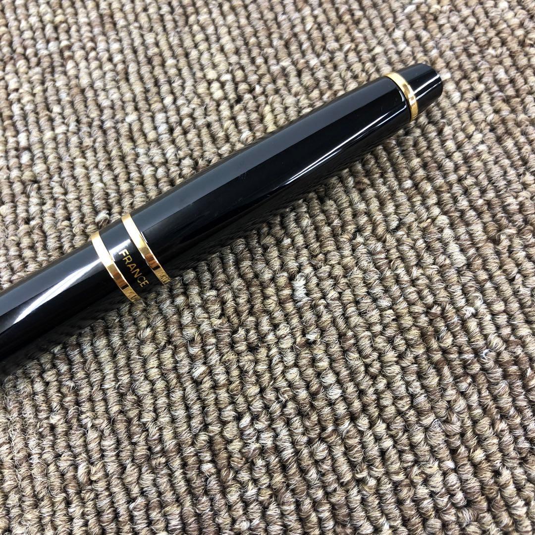 Waterman Expert Essential Black Fountain Pen with fine nib and cap type shown on white background