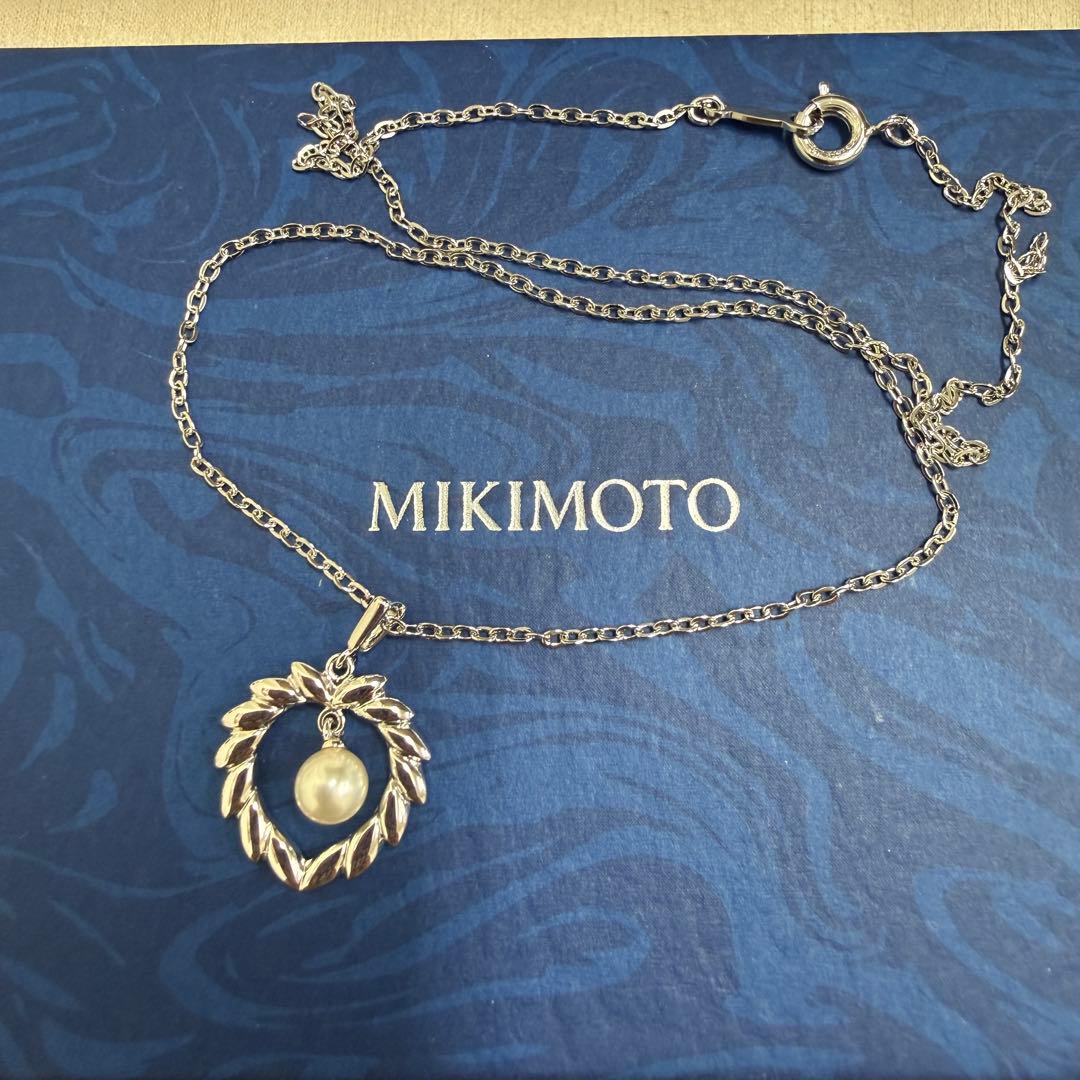 Mikimoto silver pearl necklace with 37.5 cm length displayed on white background