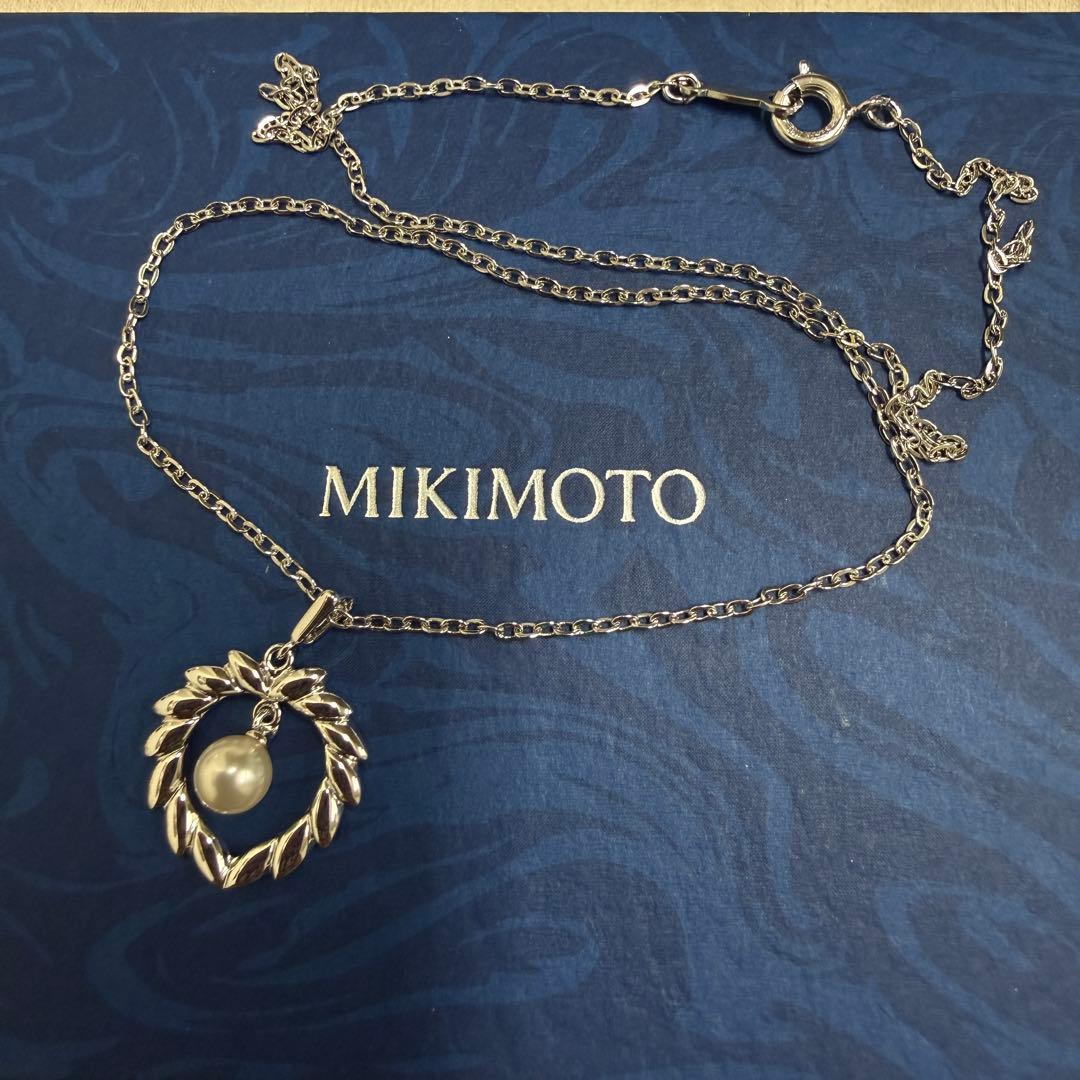 Mikimoto silver pearl necklace with 37.5 cm length displayed on white background