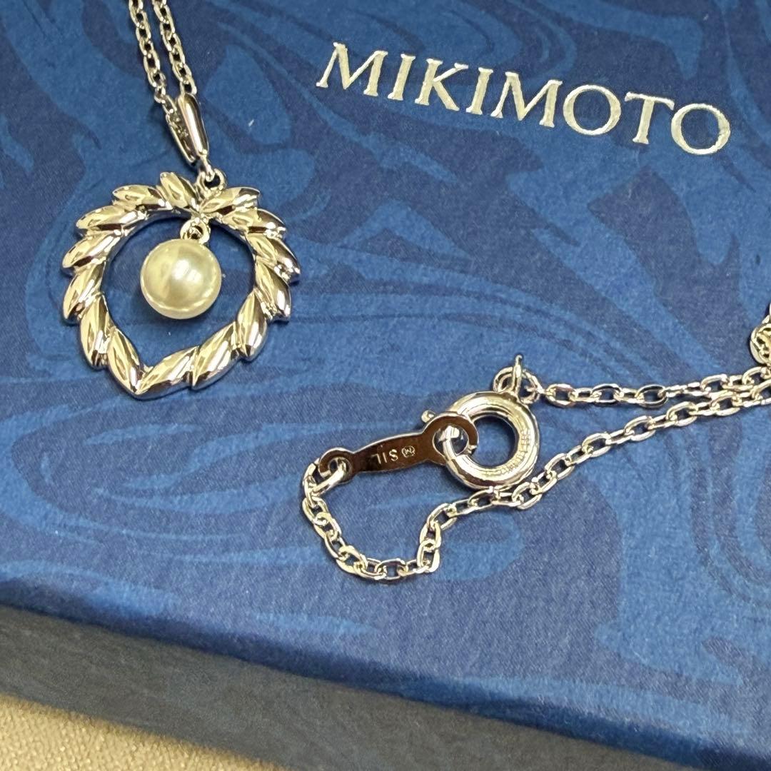 Mikimoto silver pearl necklace with 37.5 cm length displayed on white background