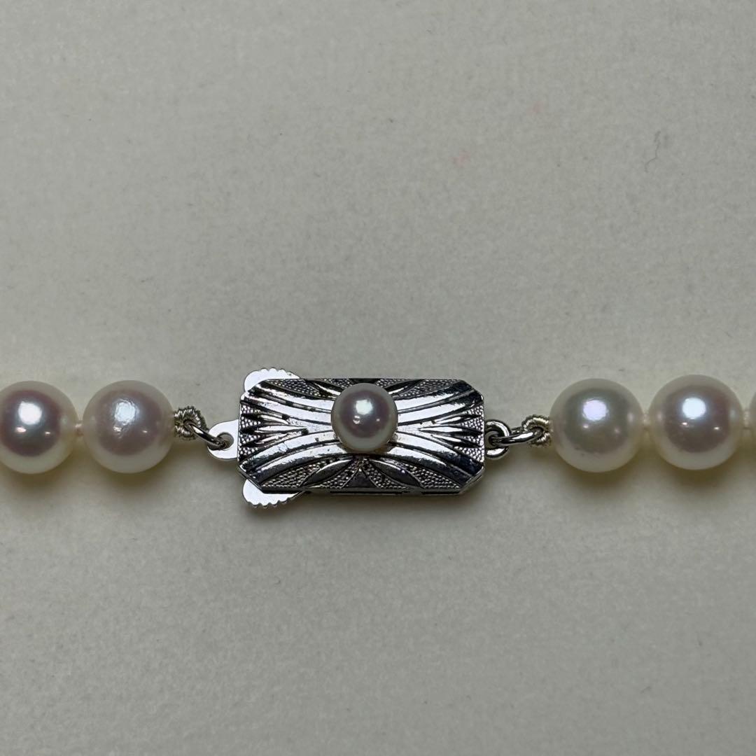 MIKIMOTO Akoya pearl necklace with 6.0-6.5mm white pearls and silver clasp on white background