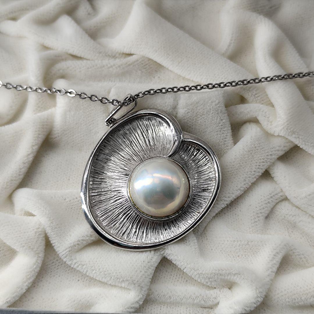 TASAKI Mabe Pearl Pendant with large 17.6mm pearl, rainbow luster, silver 925 chain