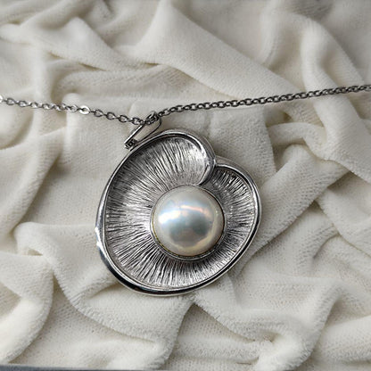 TASAKI Mabe Pearl Pendant with large 17.6mm pearl, rainbow luster, silver 925 chain