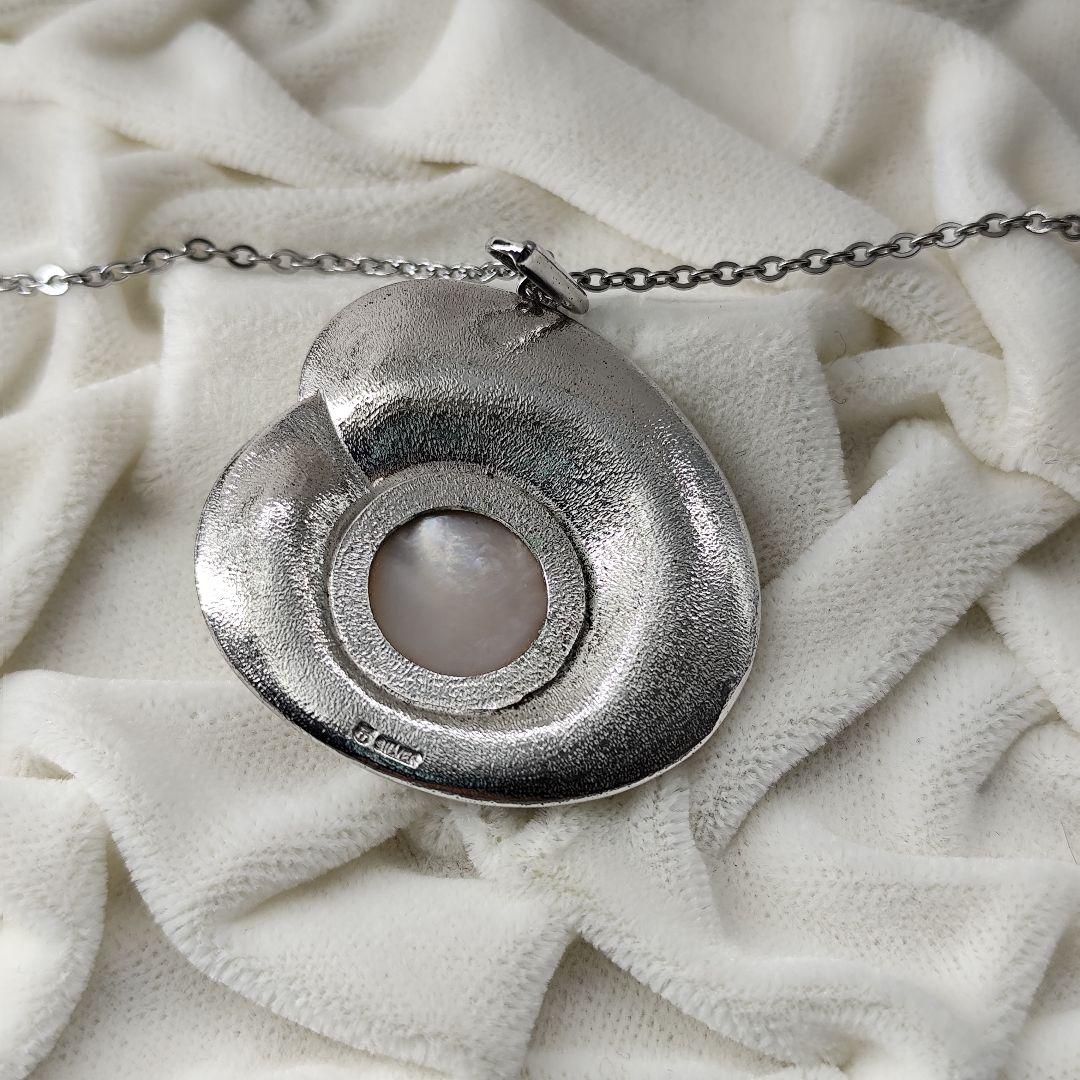 TASAKI Mabe Pearl Pendant with large 17.6mm pearl, rainbow luster, silver 925 chain