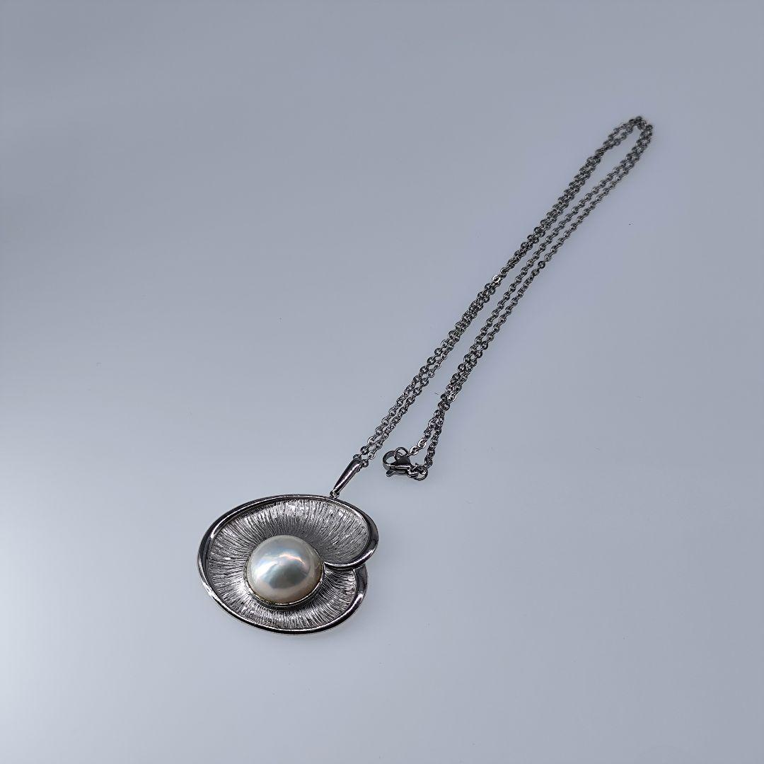 TASAKI Mabe Pearl Pendant with large 17.6mm pearl, rainbow luster, silver 925 chain