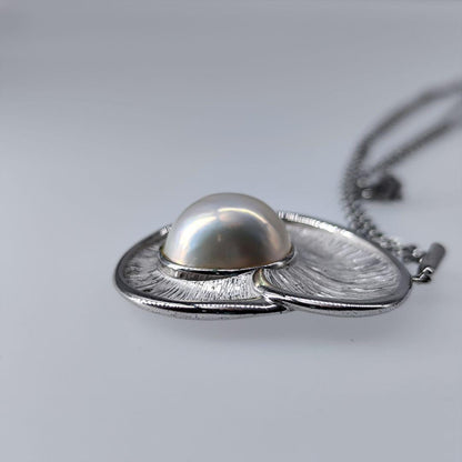 TASAKI Mabe Pearl Pendant with large 17.6mm pearl, rainbow luster, silver 925 chain