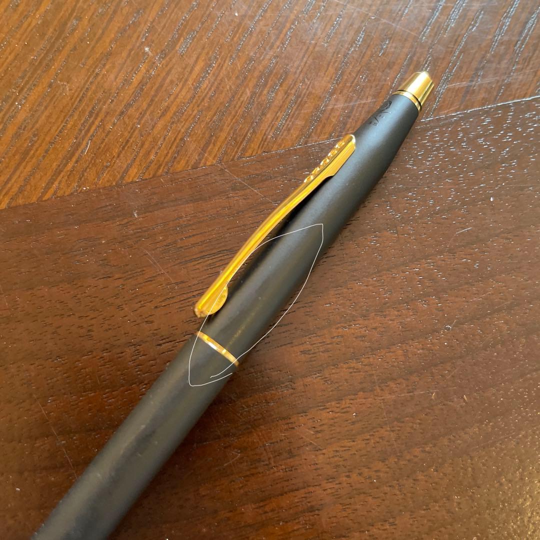CROSS Twist Ballpoint Pen No.86 with oil-based ink and single black ink color on a white background