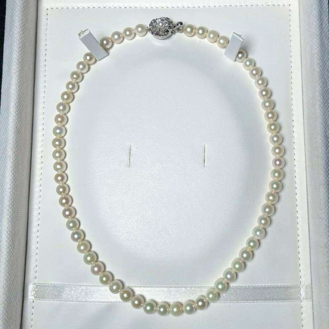 Akoya pearl necklace with 6.5-7mm round white pearls and silver clasp, 42.5 cm length