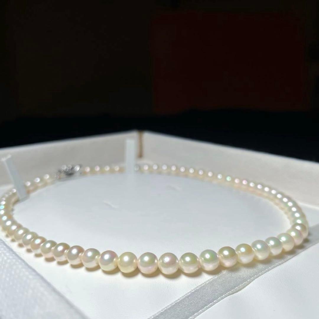 Akoya pearl necklace with 6.5-7mm round white pearls and silver clasp, 42.5 cm length