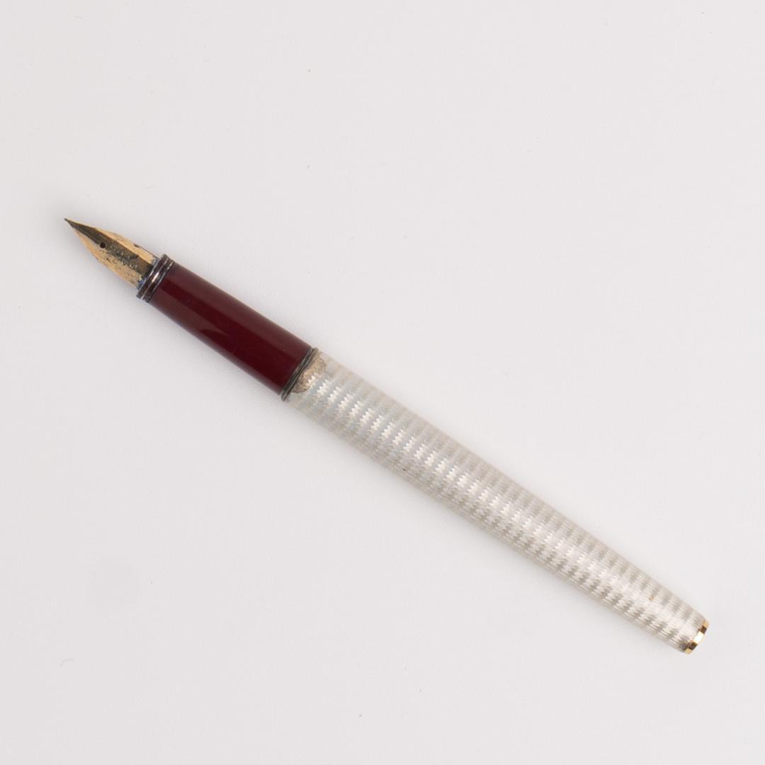PILOT vintage 14K 585 fountain pen with silver body and gold cap and nib, 13 cm length