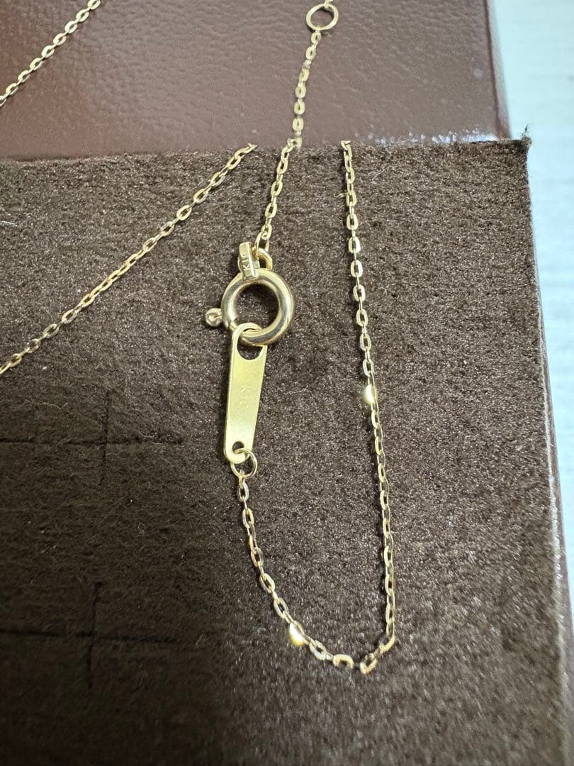 Agete K10 gold necklace with tapered baguette cut diamonds, 39cm length, and delicate pendant