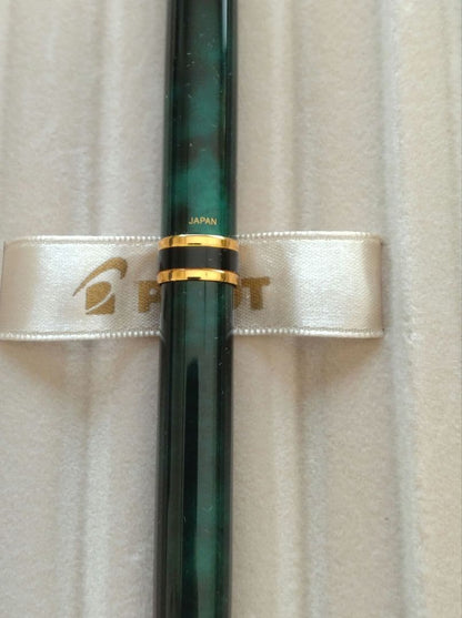 PILOT Grance ballpoint pen in green marble color with dedicated case on white background