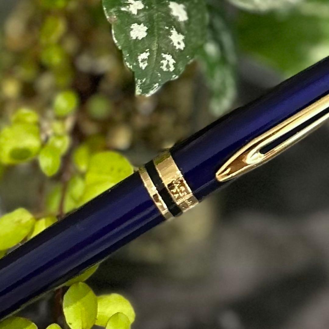 Waterman Expert Essential Blue metal pen with gold accents and included dedicated case