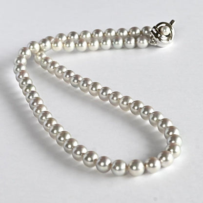 Takatsuki Akoya pearl necklace featuring 6.7mm round pearls on a 42cm silver tone strand with silver clasp