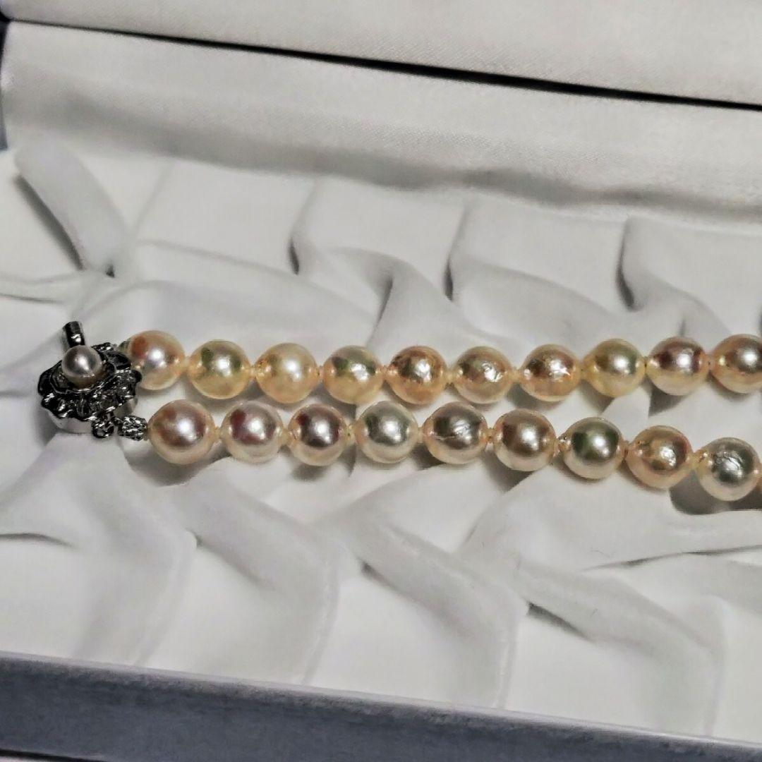 Abyssal Akoya Pearl Necklace in silver with 8.4 mm pearls on a white background