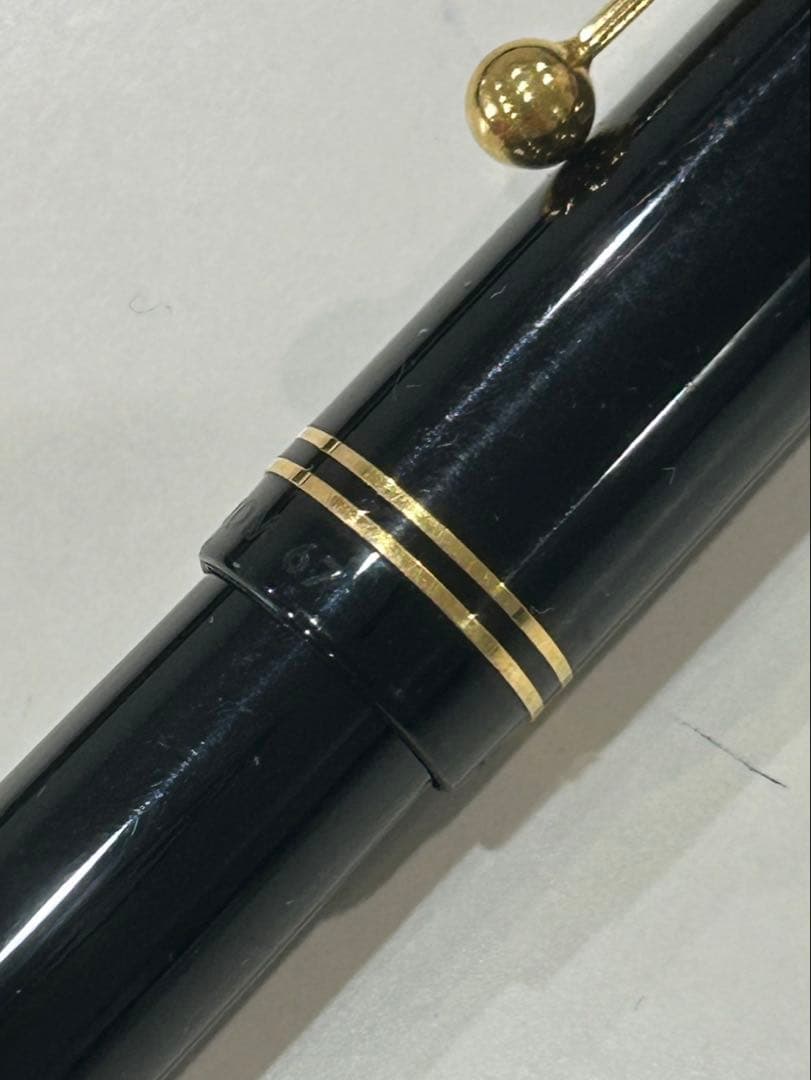 PILOT Fountain Pen with 14K fine nib in black and gold finish