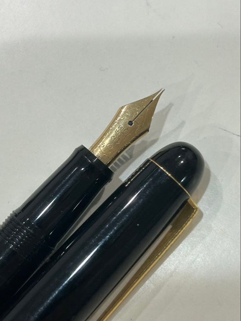 PILOT Fountain Pen with 14K fine nib in black and gold finish