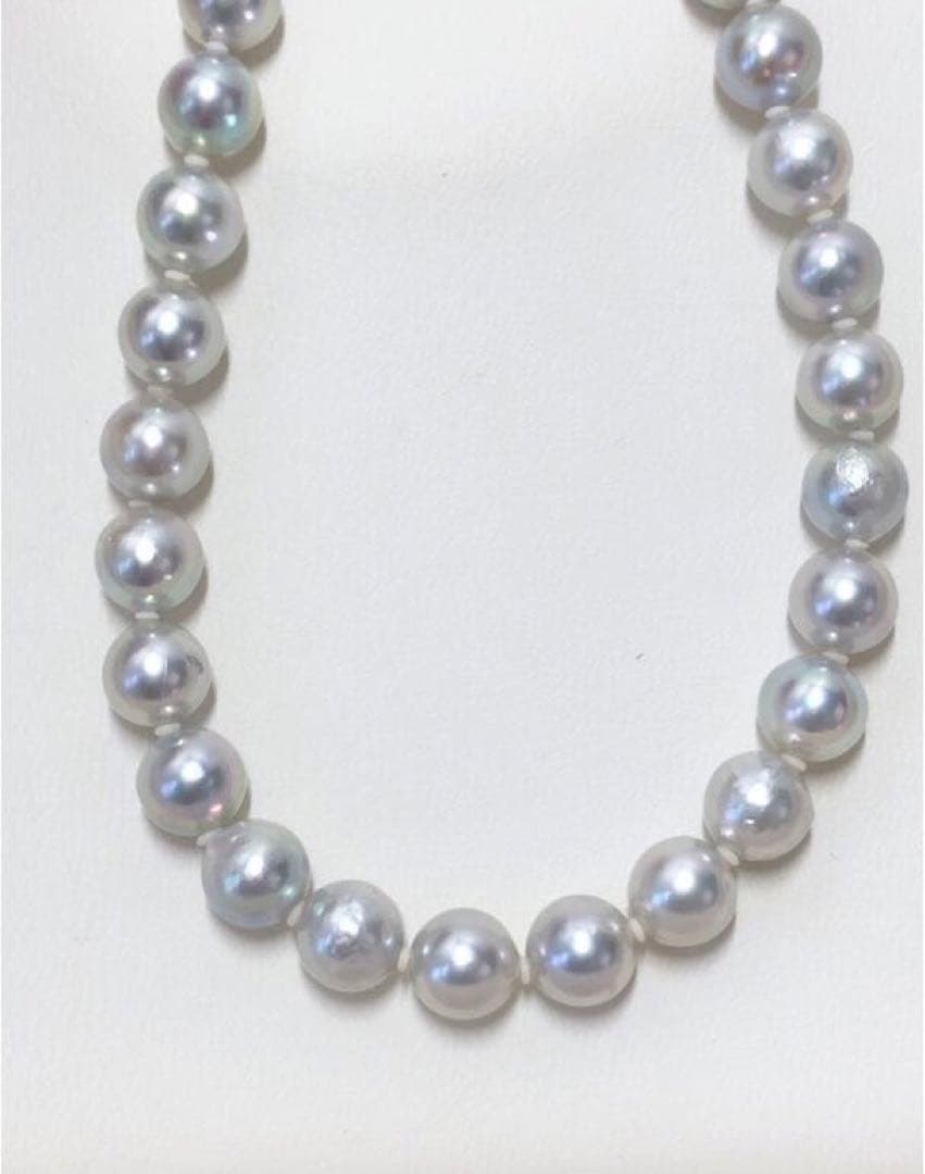 Akoya pearl necklace featuring 6.5-7mm light gray semi baroque pearls on a 39.5cm silver clasp chain