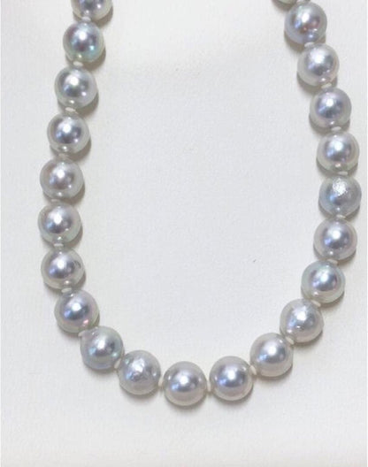 Akoya pearl necklace featuring 6.5-7mm light gray semi baroque pearls on a 39.5cm silver clasp chain