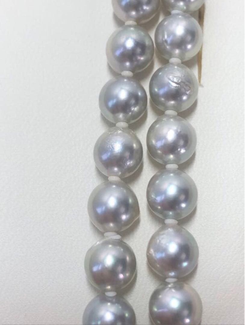 Akoya pearl necklace featuring 6.5-7mm light gray semi baroque pearls on a 39.5cm silver clasp chain