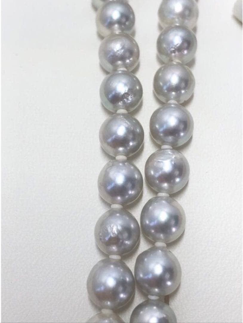 Akoya pearl necklace featuring 6.5-7mm light gray semi baroque pearls on a 39.5cm silver clasp chain