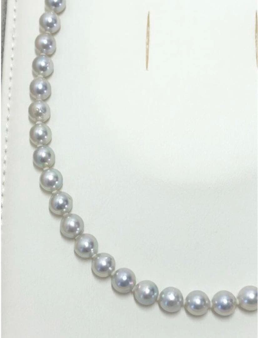 Akoya pearl necklace featuring 6.5-7mm light gray semi baroque pearls on a 39.5cm silver clasp chain