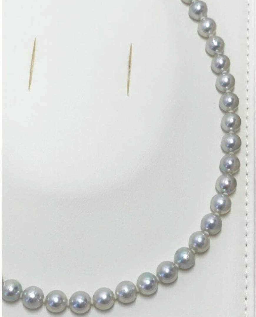 Akoya pearl necklace featuring 6.5-7mm light gray semi baroque pearls on a 39.5cm silver clasp chain