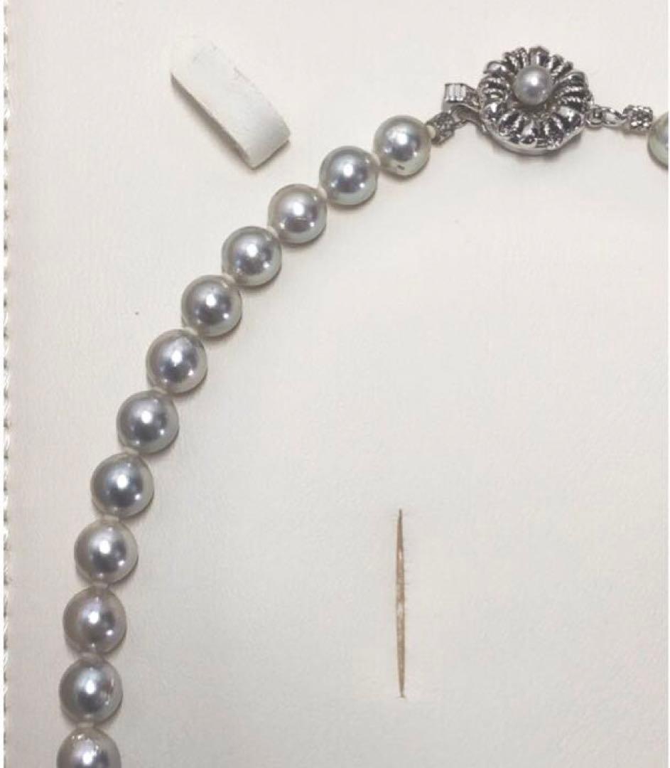 Akoya pearl necklace featuring 6.5-7mm light gray semi baroque pearls on a 39.5cm silver clasp chain