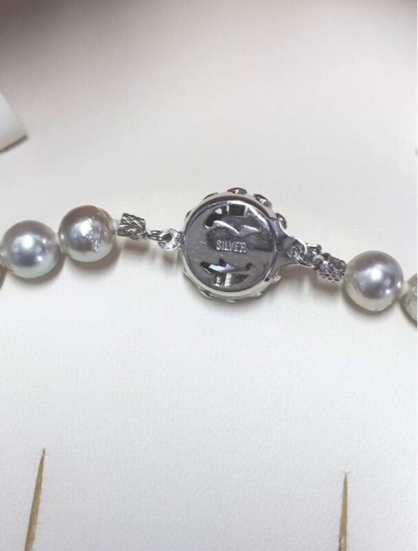 Akoya pearl necklace featuring 6.5-7mm light gray semi baroque pearls on a 39.5cm silver clasp chain