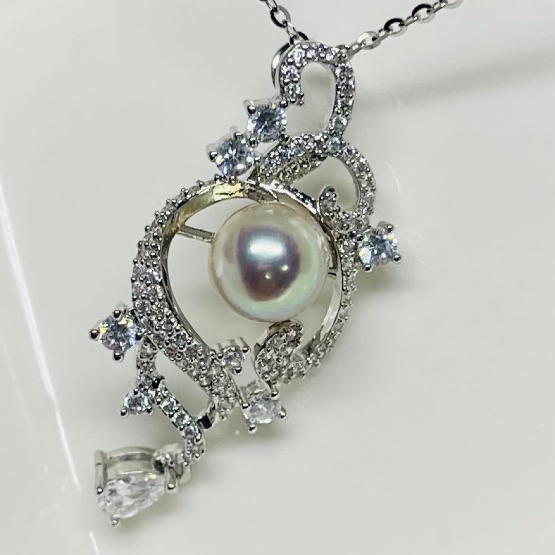 Akoya pearl necklace with 7.5mm unbleached pearls and silver S925 engraved clasp in blue color