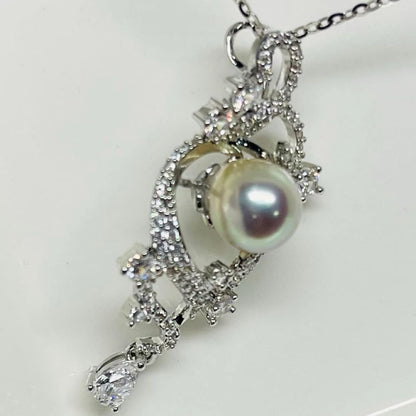 Akoya pearl necklace with 7.5mm unbleached pearls and silver S925 engraved clasp in blue color