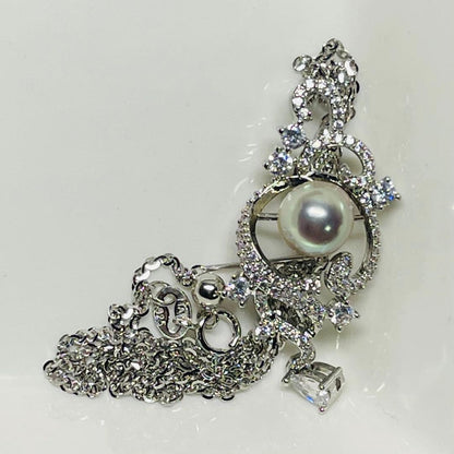Akoya pearl necklace with 7.5mm unbleached pearls and silver S925 engraved clasp in blue color