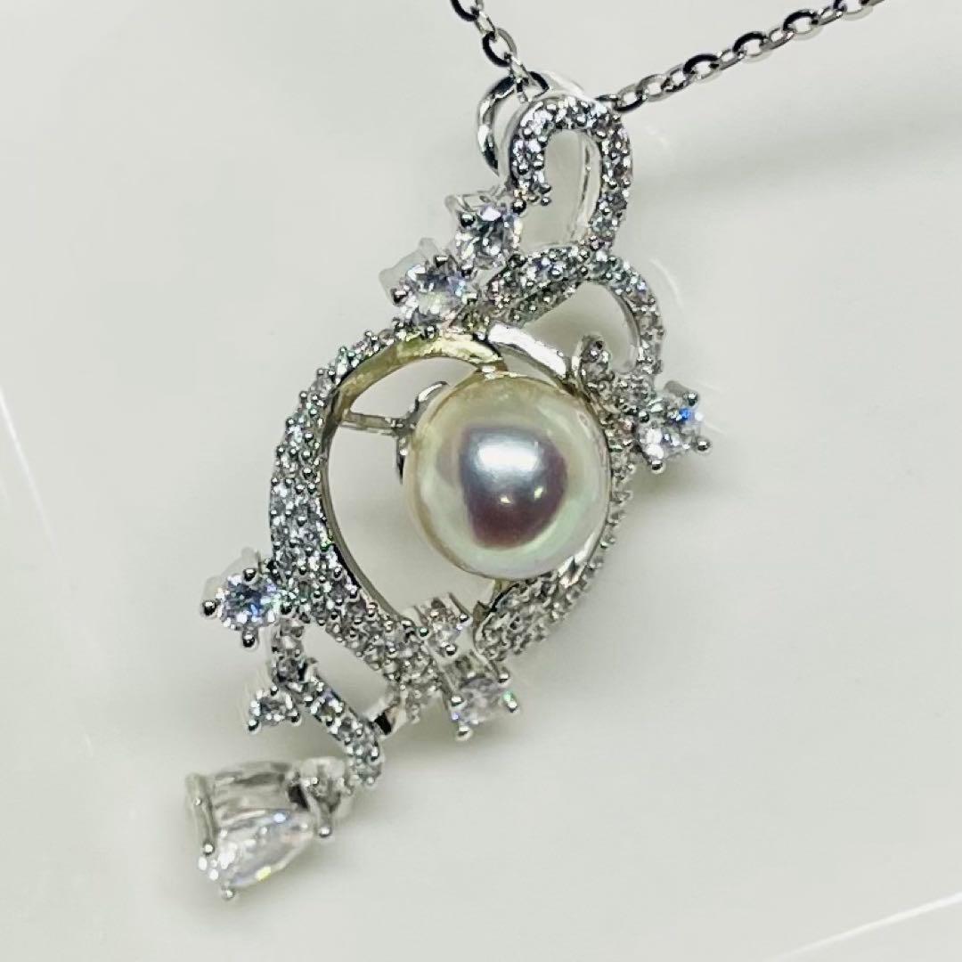 Akoya pearl necklace with 7.5mm unbleached pearls and silver S925 engraved clasp in blue color