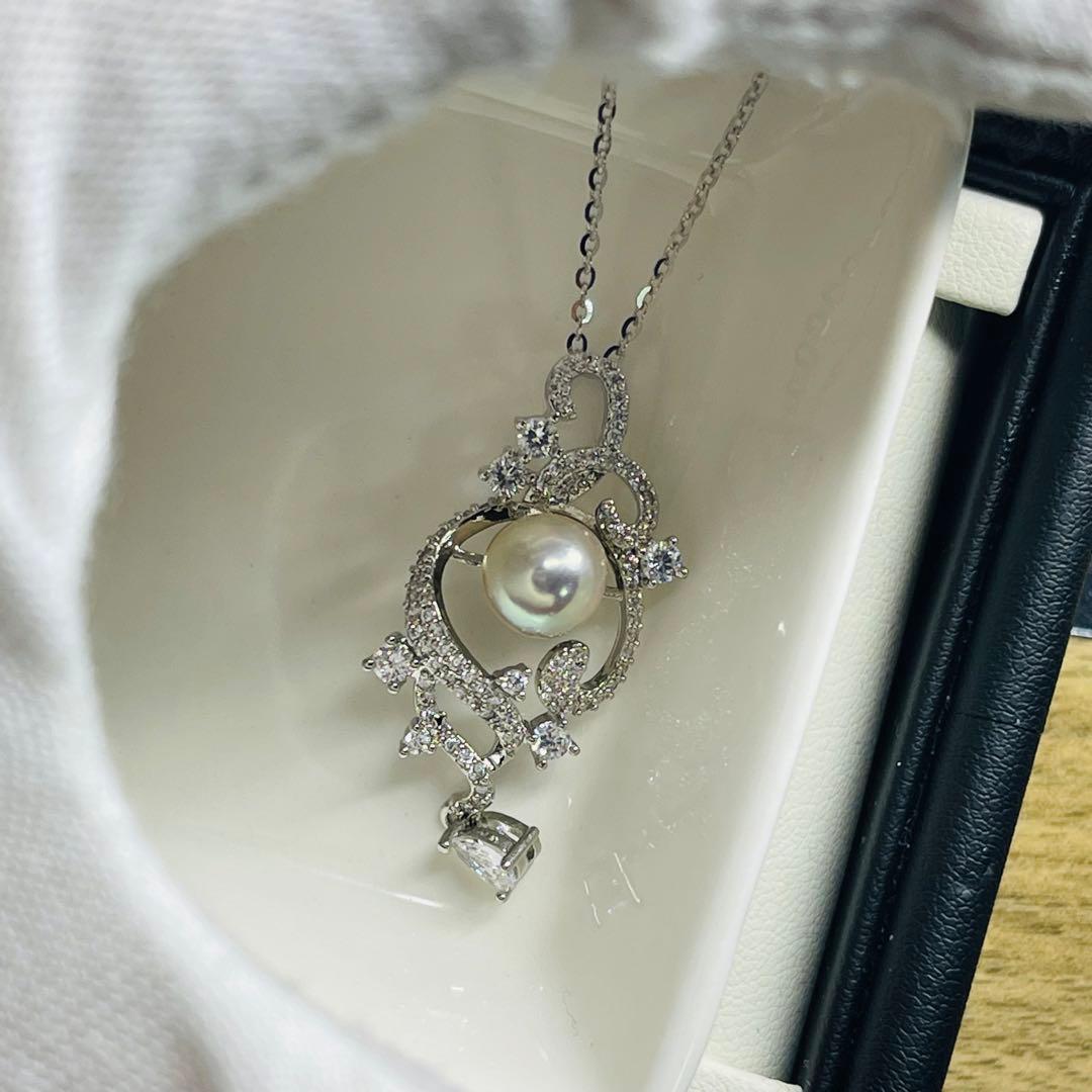 Akoya pearl necklace with 7.5mm unbleached pearls and silver S925 engraved clasp in blue color