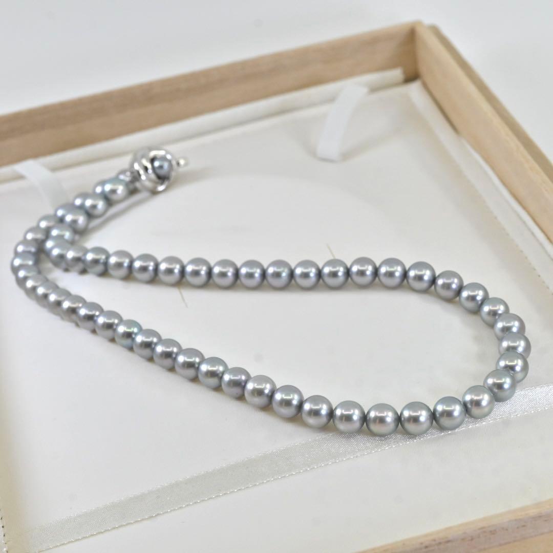 Takatoshi Akoya pearl necklace measuring 41.5 cm with lustrous white pearls and elegant design