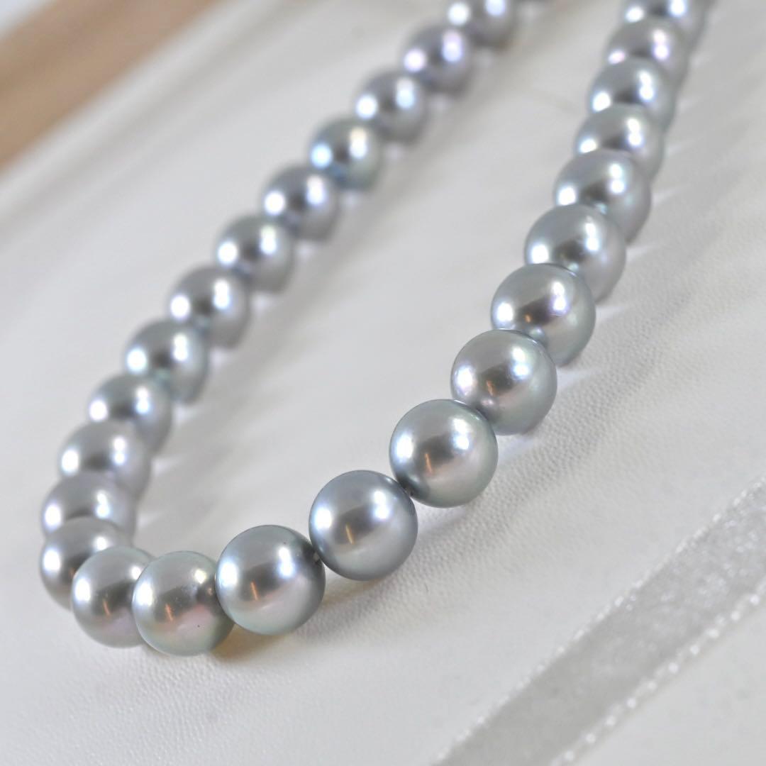 Takatoshi Akoya pearl necklace measuring 41.5 cm with lustrous white pearls and elegant design