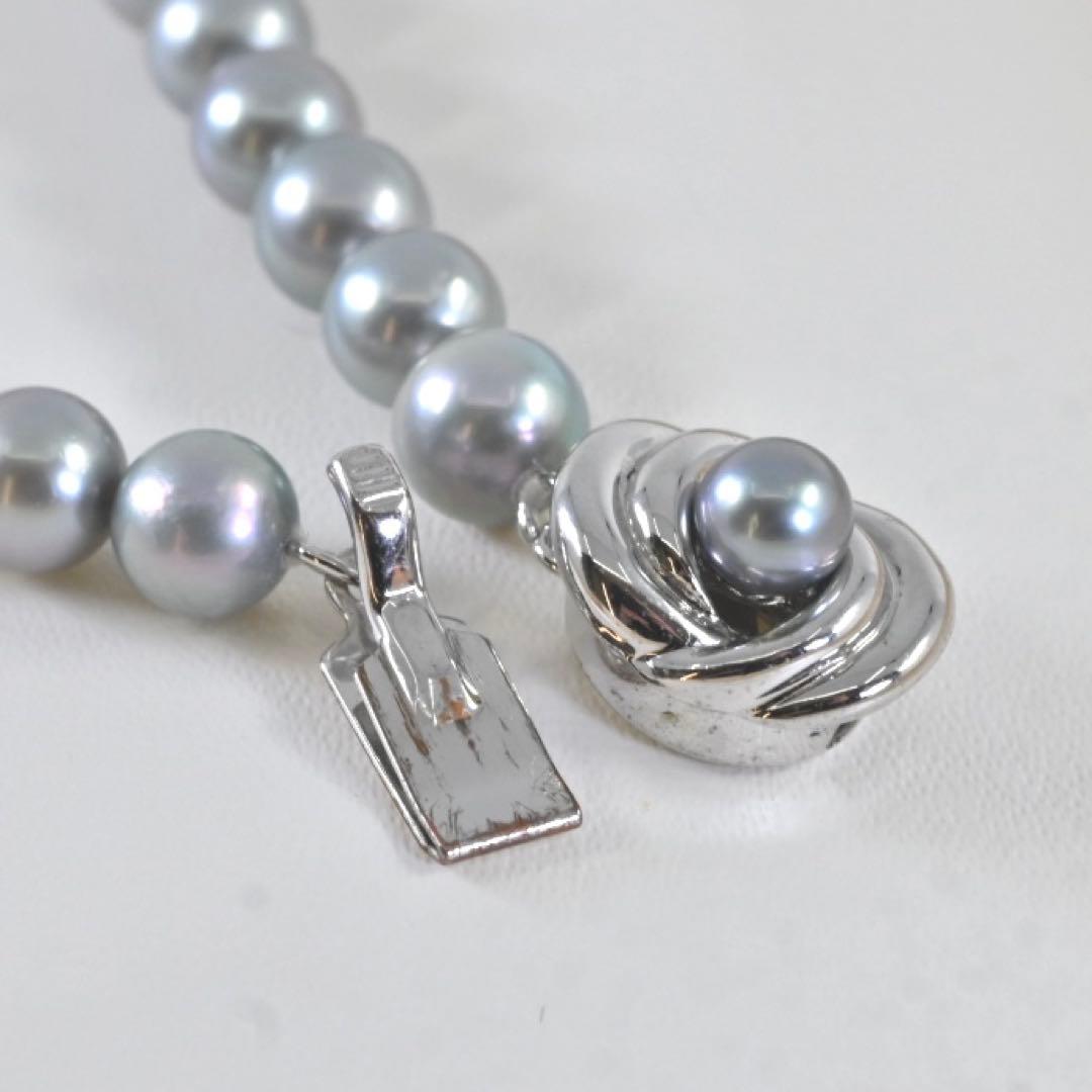 Takatoshi Akoya pearl necklace measuring 41.5 cm with lustrous white pearls and elegant design