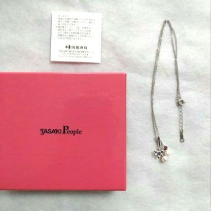 Tasaki pearl necklace with flower motif design made of Silver 925 featuring lustrous pearls