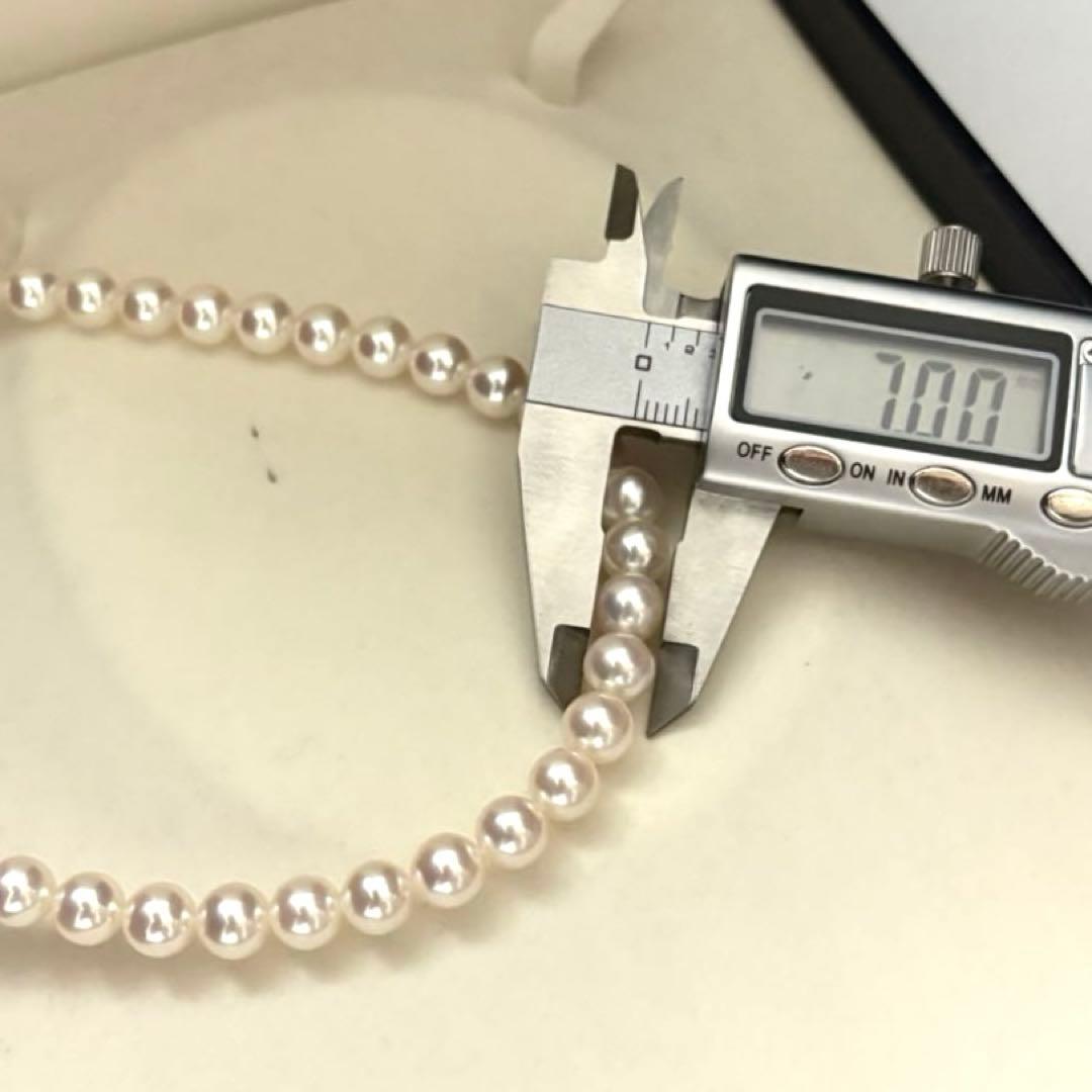 Hanadama Aurora Interference color Akoya pearl necklace in pink white with round 7mm pearls and silver stamp logo