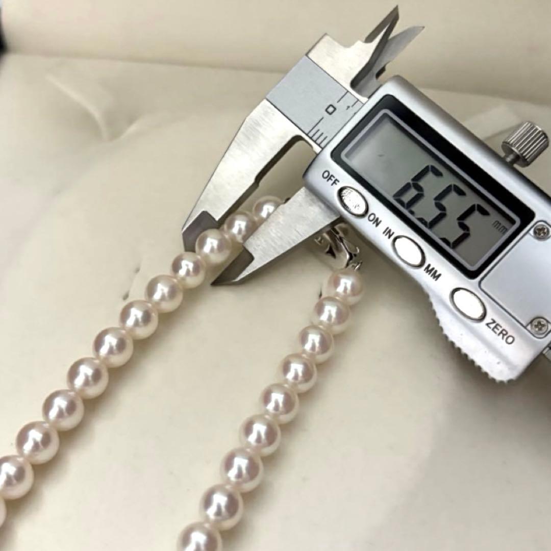 Hanadama Aurora Interference color Akoya pearl necklace in pink white with round 7mm pearls and silver stamp logo