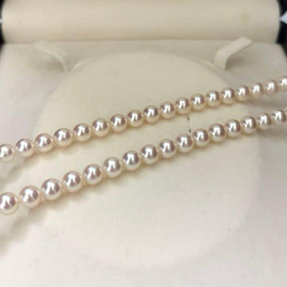 Hanadama Aurora Interference color Akoya pearl necklace in pink white with round 7mm pearls and silver stamp logo