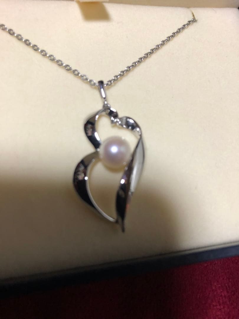 Mikimoto Pearl Necklace featuring a silver 925 link chain with a single pearl pendant