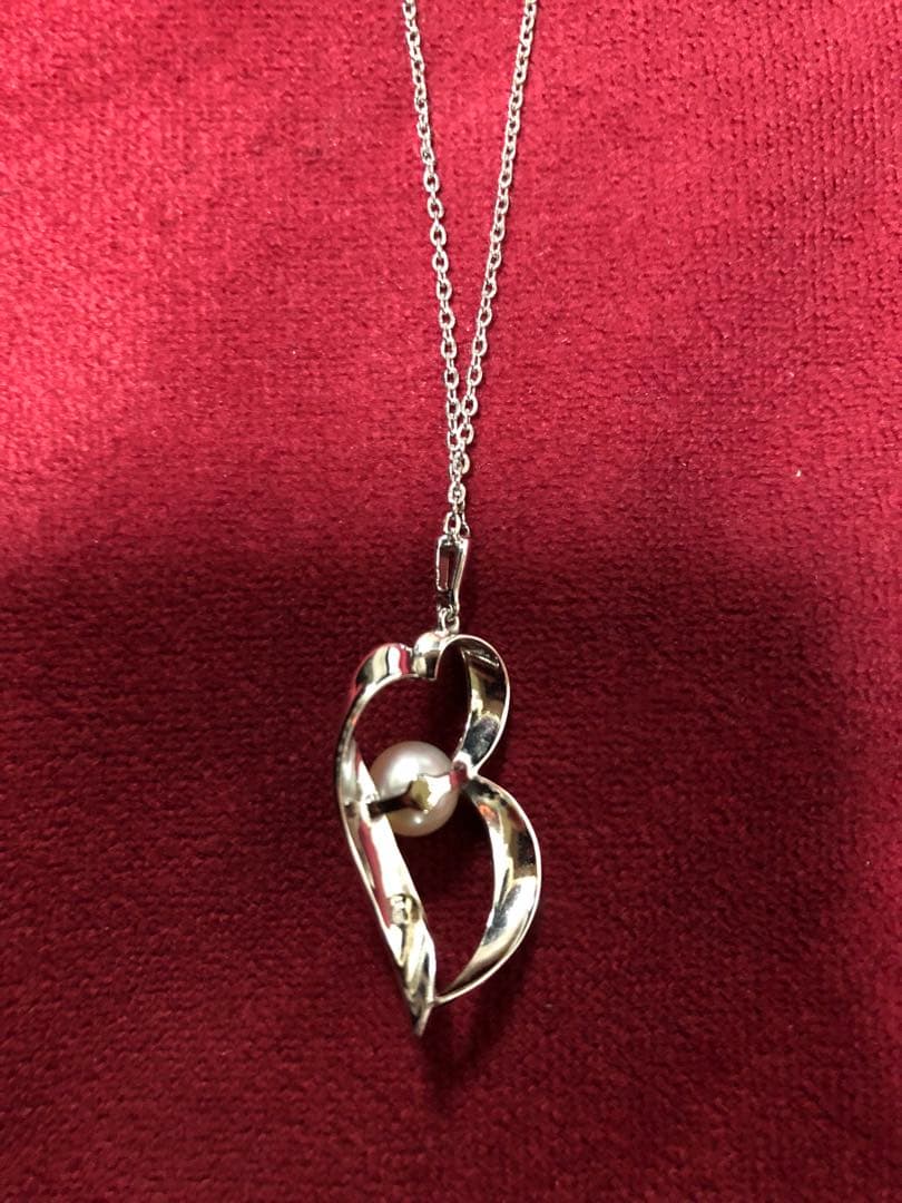 Mikimoto Pearl Necklace featuring a silver 925 link chain with a single pearl pendant