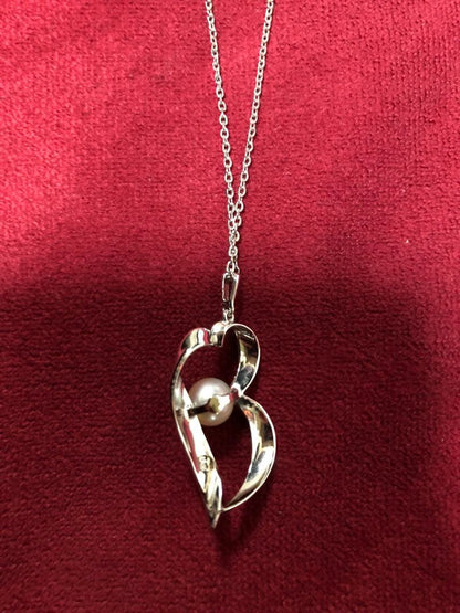 Mikimoto Pearl Necklace featuring a silver 925 link chain with a single pearl pendant