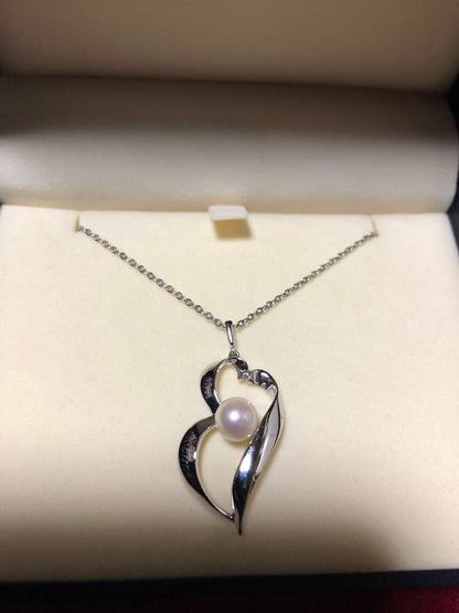 Mikimoto Pearl Necklace featuring a silver 925 link chain with a single pearl pendant