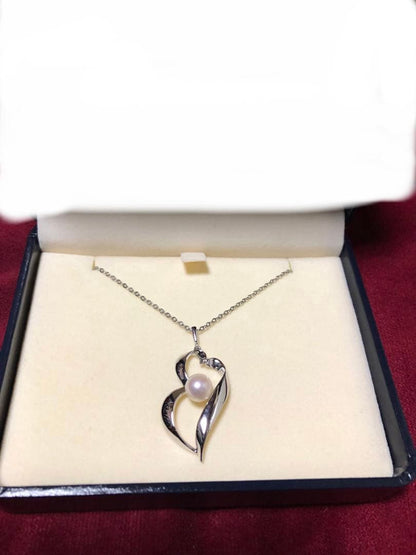 Mikimoto Pearl Necklace featuring a silver 925 link chain with a single pearl pendant