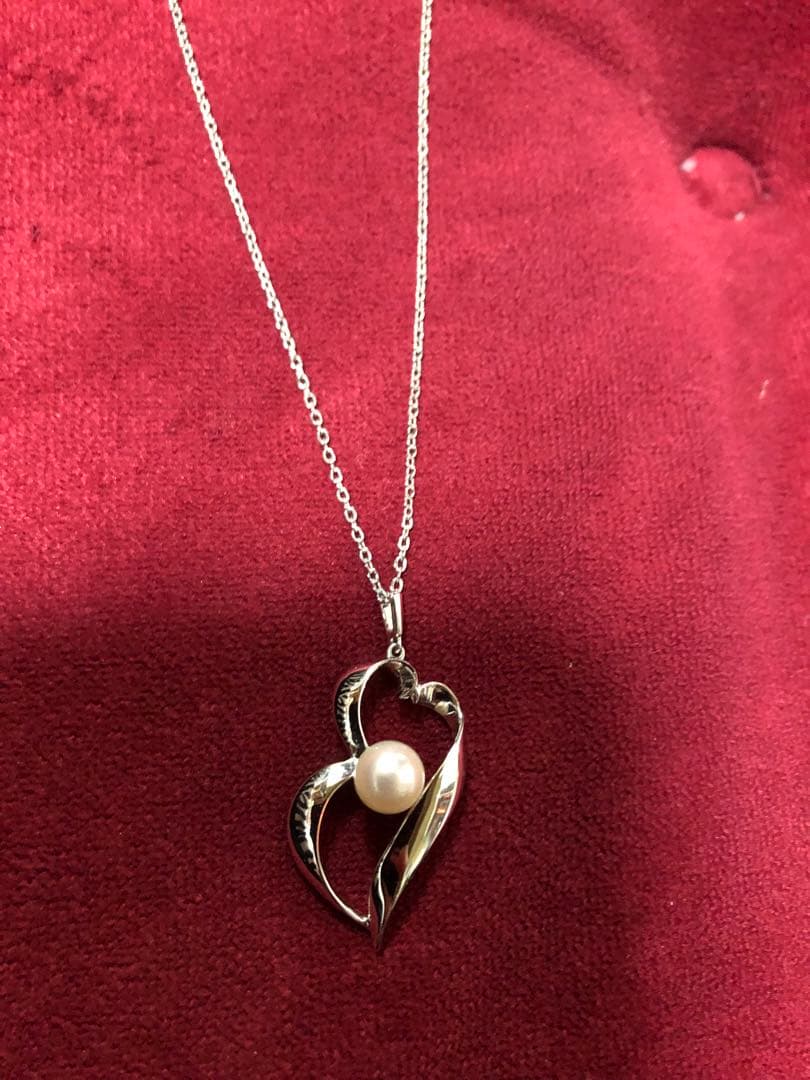 Mikimoto Pearl Necklace featuring a silver 925 link chain with a single pearl pendant