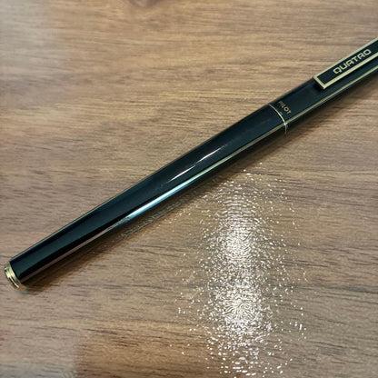 新品 PILOT QUATRO ultra-fine black ballpoint pen with black body and gold slit design, capped tip, new condition