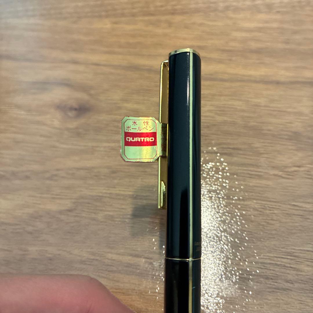 新品 PILOT QUATRO ultra-fine black ballpoint pen with black body and gold slit design, capped tip, new condition