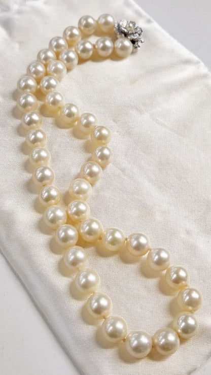 Akoya genuine pearl necklace with 9.5mm natural to cream beads on a 42cm silver chain